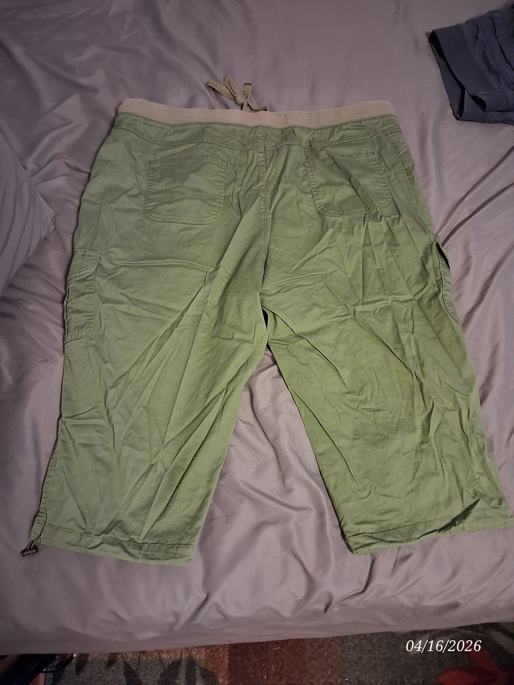 Terra & Sky Light Olive Drawstring Capri Cargo Pants - Picture 2 of 4